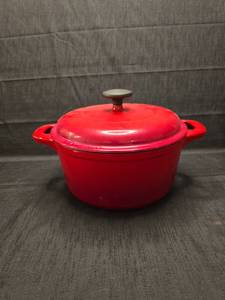 lot 40168 image: Red Enameled Cast Iron Dutch Oven with Lid Tramontina 5.5 qt
