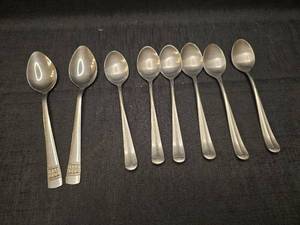 lot 40170 image: Lica Stainless Steel Flatware Set - 8 Piece Spoon Collection
