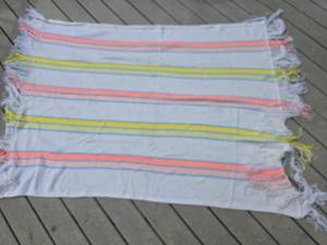 lot 40203 image: Striped Cotton knit Blanket with Fringe