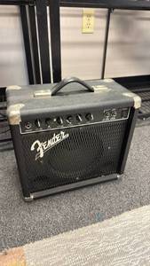 lot 105 image: Fender Frontman Amp