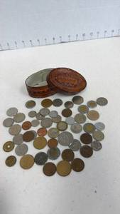 lot 109 image: Tooled leather Paraguay trinket box with foreign coins
