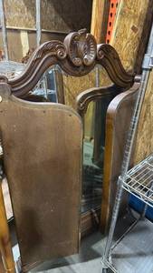 lot 205 image: Tri-Fold dresser mirror
