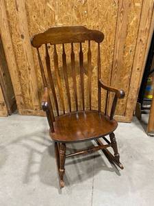 lot 208 image: Rocking chair 42 x 24 x 28 in seat width is 18 in