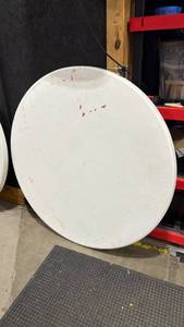 lot 218 image: Lifetime 4 ft round table