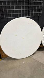 lot 219 image: Lifetime 4 ft round table