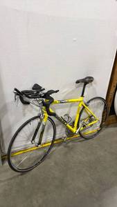 lot 220 image: TCR Giant model bicycle
