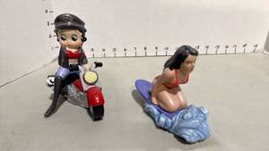 lot 1007 image: Bikin Betty and surfer girl saltpepper shakers