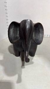 lot 1008 image: Metal elephant planter