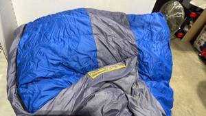 lot 1023 image: Cabelas 20 Boundary Waters sleeping bag long with bag