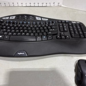 lot 1027 image: Logitech K350 wireless wave keyboard with a cushioned palm rest and mouse