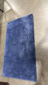 lot 1068 image: Bathroom rug with rubber backing 42x23