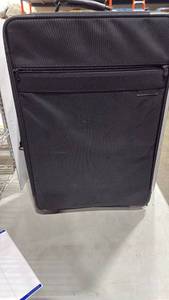 lot 1072 image: Briggs and Riley suitcase 27.5x18.5x9 with back wheels