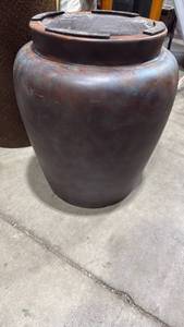 lot 1211 image: Decorative clay pot 19x11.5
