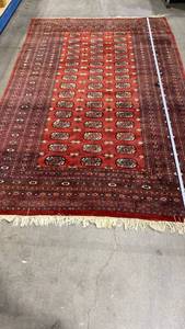 lot 2000 image: Persian style rug 9ft 9in