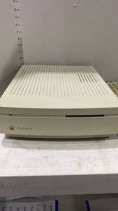 lot 2002 image: Macintosh IIsi, CRi 20 backup device and accessories
