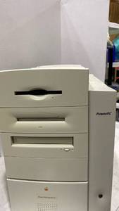 lot 2004 image: Power Macintosh G3