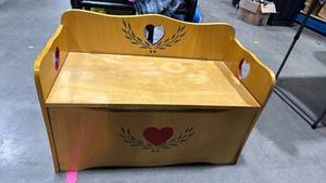 lot 2029 image: Wood toy box 22x32x17