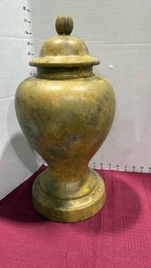 lot 2031 image: Metal urn display (lid doesnt open)