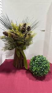 lot 2043 image: Home decor and topiary