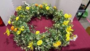 lot 2045 image: Floral wreath 20 inch diameter