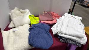 lot 2052 image: Gap, Dri-Fit and more shirts size small and medium