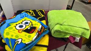 lot 2055 image: Throw blankets