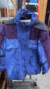 lot 2108 image: Womens Boulder Gear coat size 10