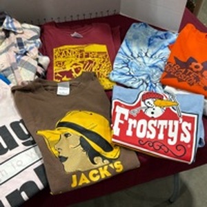 lot 2140 image: Ladies shirts size small