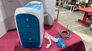 lot 2144 image: Apple Power Macintosh G3 tower (bottom base ends broken)