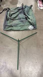 lot 2152 image: The Kanga roof pouch for vehicles approx 3 ft x 3 ft with rebar stand