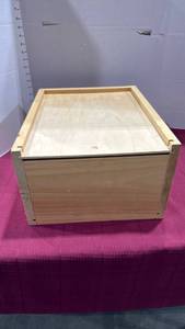 lot 2153 image: Wood storage box 8x13x16.5