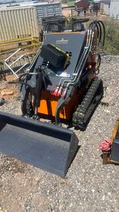 lot 11372 image: LandHonor Mini Skid Steer Loader with Tracks
