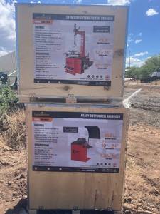 lot 11873 image: LandHero Tire Changer