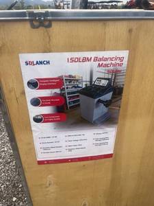 lot 401 image: SDLANCH 150LBM Professional Wheel Balancing Machine
