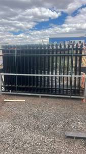 lot 411 image: Black Metal Fence Panels with Decorative Spear Top Finials