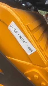 lot 449 image: Caterpillar 305 Excavator Bucket and Teeth Set