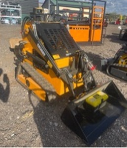 lot 494 image: Compact Track Loader Skid Steer 360T with Bucket