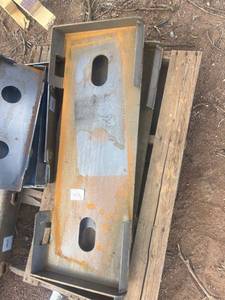 lot 500 image: Heavy Duty Steel Skid Steer Attachment Plate