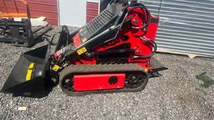 lot 508 image: Compact Track Skid Steer Loader CK-380R with Bucket Attachment