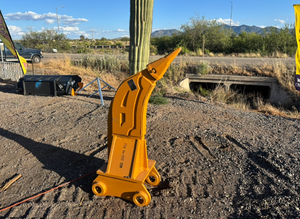 lot 552 image: Heavy Duty Hydraulic Excavator Ripper Attachment for CAT 320