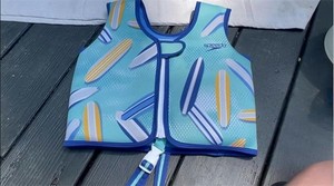 lot 132 image: Speedo Swim Vest Gear Ages 4-6 Protection Safety Strap Kids
