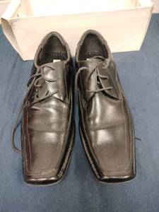lot 53403 image: Steve Madden black leather square-toe dress shoes - 9.5  - Retail $0