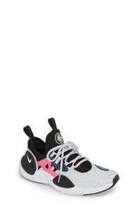 lot 59203 image: Boys Nike Huarache E.d.g.e. Sneaker, Size 6Y - Metallic - Retail $80