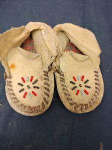 lot 59234 image: antique Native American beaded deerskin child-sized moccasins - Retail $0