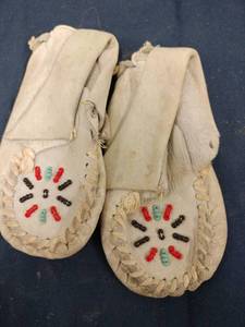 lot 59235 image: antique Native American beaded deerskin child-sized moccasins - Retail $0