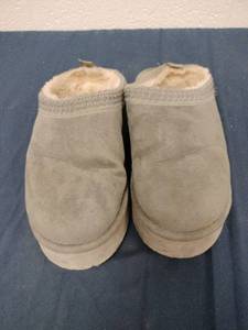 lot 59247 image: Madden Girl gray suede slip-on slippers with faux fur lining - Size 7 - Retail $0