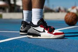 lot 53407 image: Nike Air Jordan legacy 312 low sneakers - 7 Y  - Retail $0
