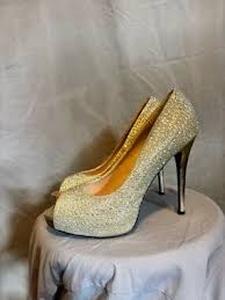 lot 59252 image: Camille La Vie gold glitter peep-toe stiletto heels - 7.5 - Retail $0