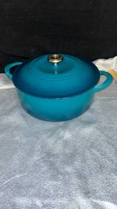 lot 8 image: Tramontina large Turquoise Blue Enameled Cast Iron Dutch Oven with Lid