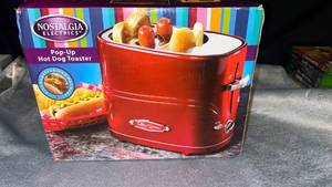 lot 21 image: Nostalgia Electrics Pop-Up Hot Dog Toaster